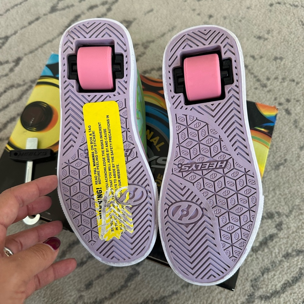 Heelys Kids Sneakers - Vibrant Green and Pink - Picture 2 of 4